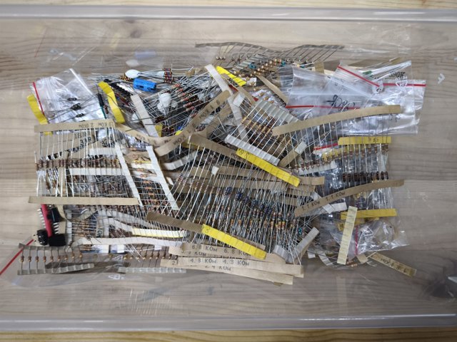 Detailikomplektide riiul
