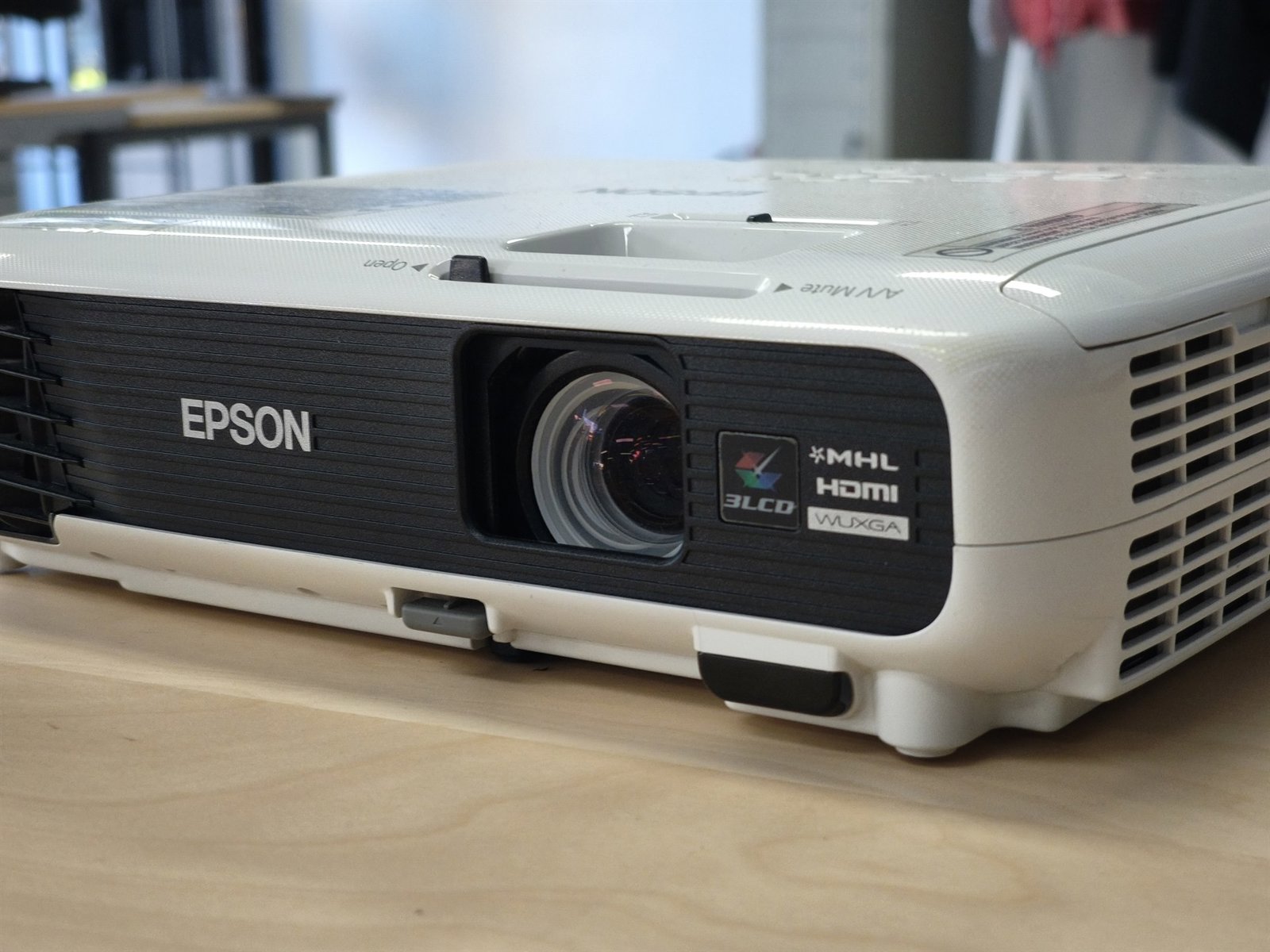 Projektor Epson EB-U04