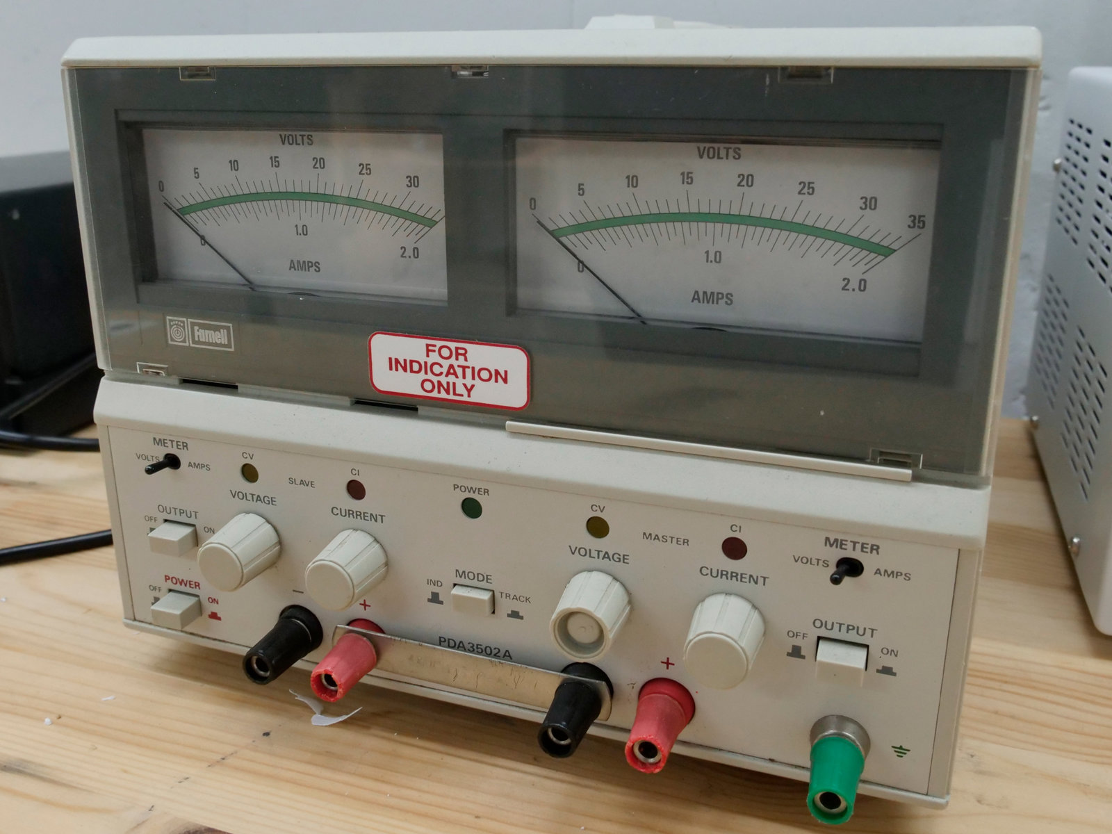 Kahekanaliline toiteplokk Farnell PDA3502A