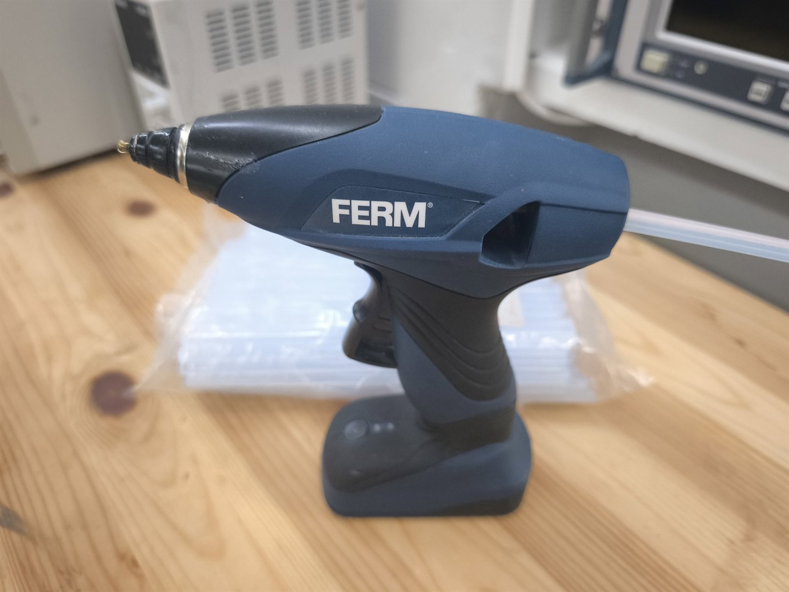 Juhtmevaba liimipüstol FERM GGM1003