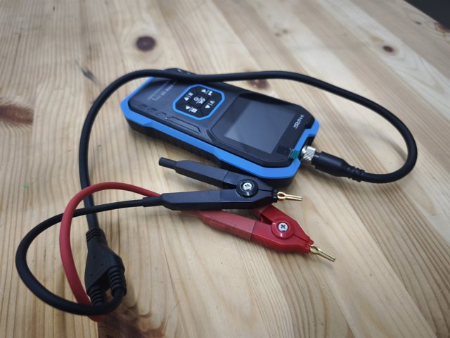 Aku sisetakistuse tester FNIRSI HRM-10