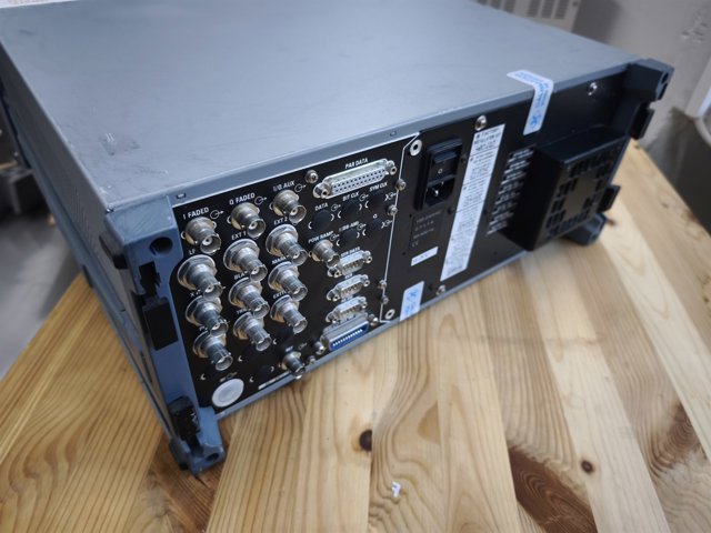 Signaaligeneraator Rohde & Schwarz SMIQ 03B