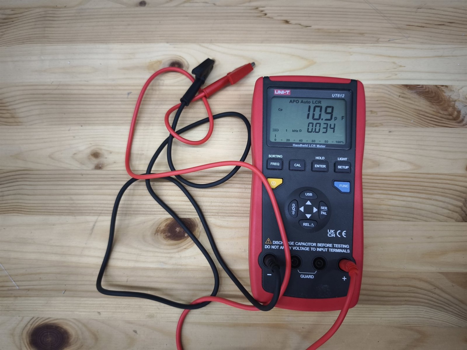 Käsi-LCR-meeter UNI-T UT612