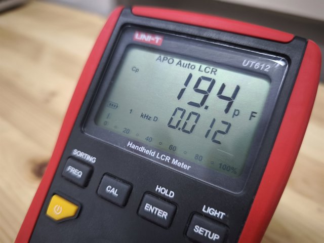 Käsi-LCR-meeter UNI-T UT612